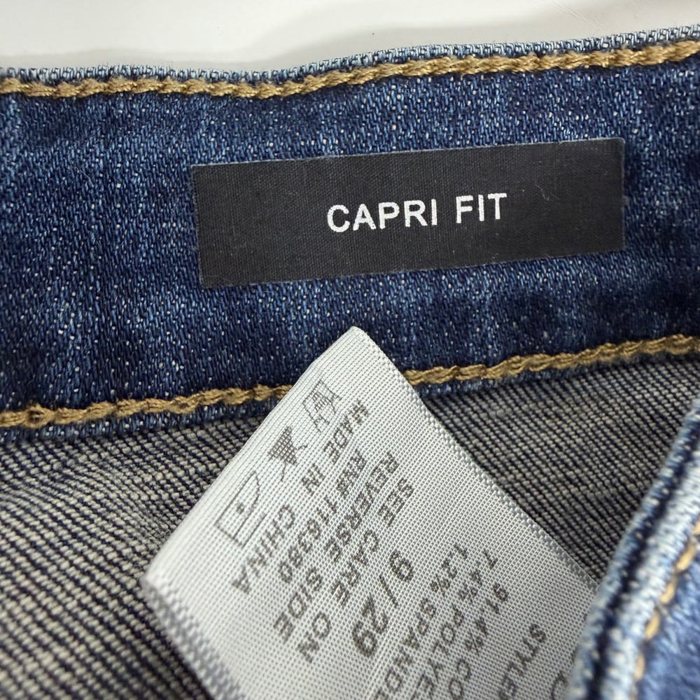 Judy Blue Capri Fit Distressed Medium Wash Denim Jeans JB88211 Size 9/29 - Picture 4 of 14